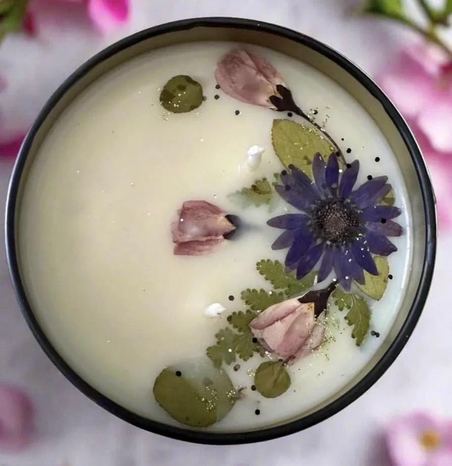 Daisy Flower and pink buds Botanical Candle-Calypsos Cottage