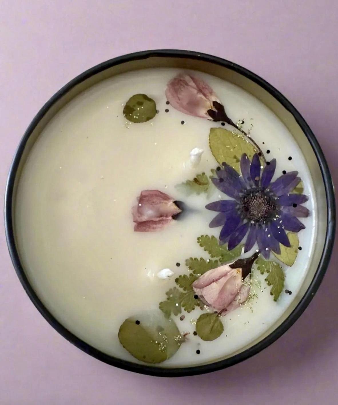 Daisy Flower and pink buds Botanical Candle-Calypsos Cottage