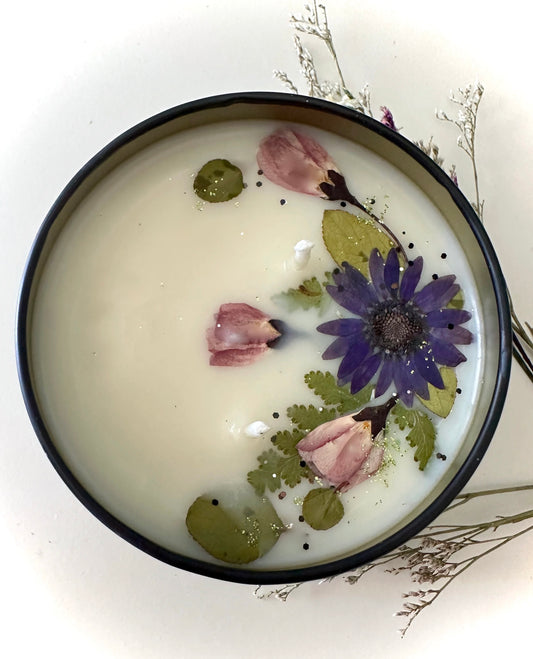 Daisy Flower and pink buds Botanical Candle-Calypsos Cottage
